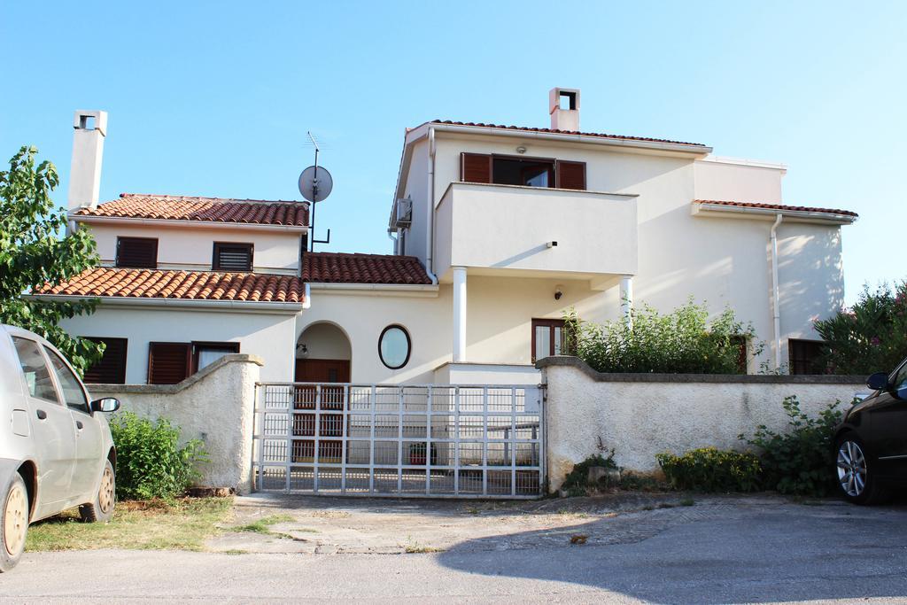 Apartments Cavae Romanae Medulin Exterior photo